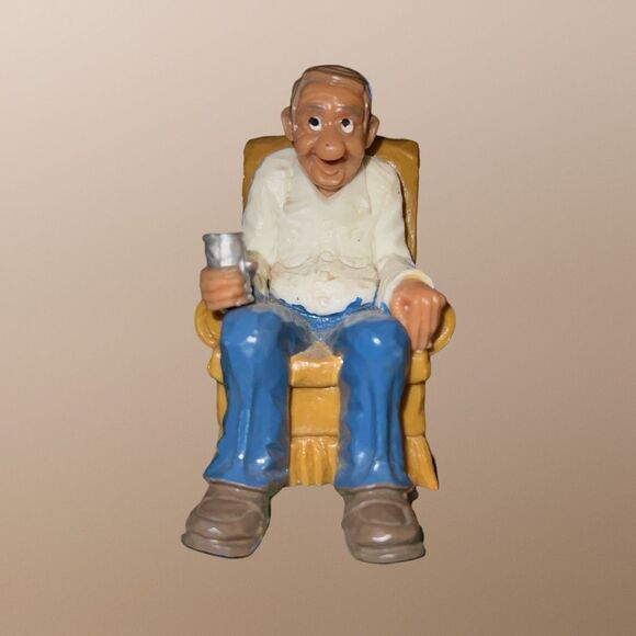 Vintage 1979 Wilton Woodridge Old Man In Chair Beer In Hand Cake Topper B10 - Picture 1 of 5